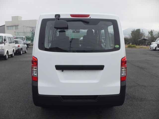 NV350 CARAVAN 4WD