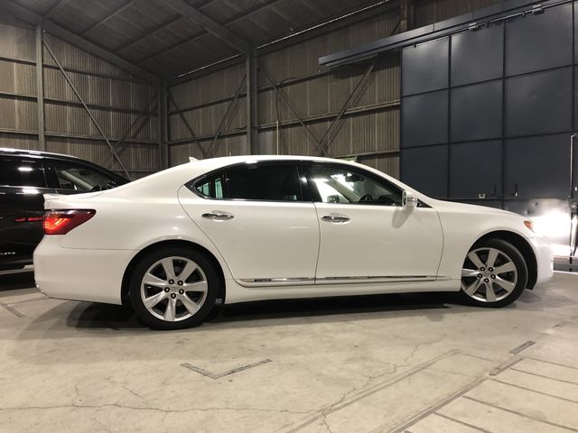 LEXUS LS600h