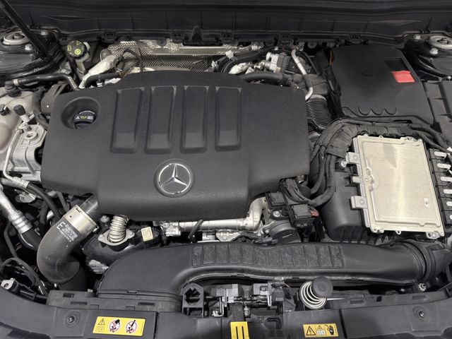 MERCEDES BENZ GLB