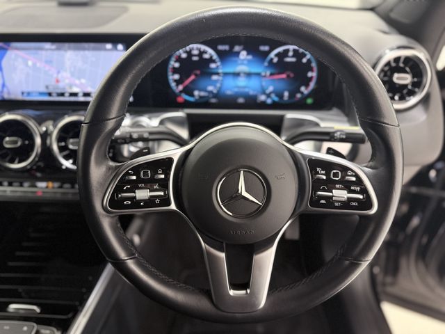 MERCEDES BENZ GLB