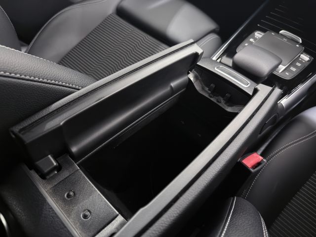 MERCEDES BENZ GLB
