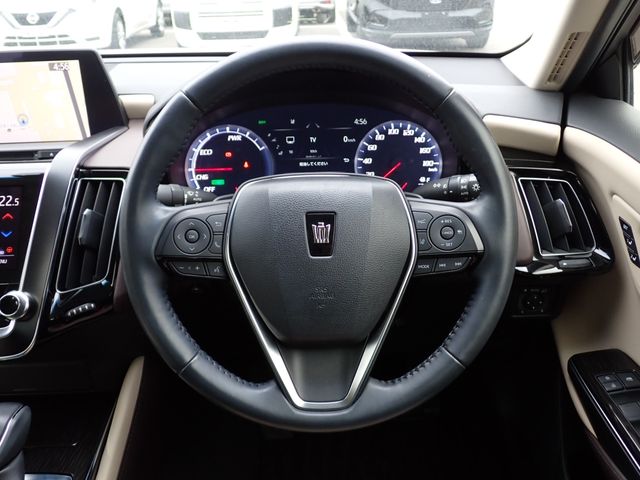 CROWN sedan hybrid