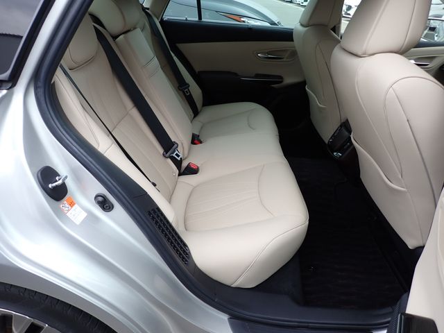 CROWN sedan hybrid