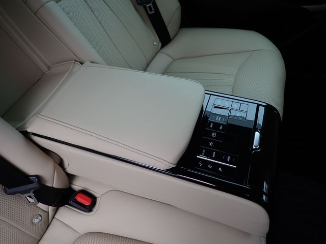 CROWN sedan hybrid