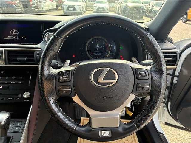 LEXUS IS200t