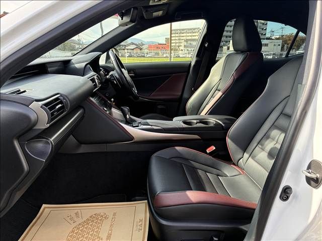 LEXUS IS200t