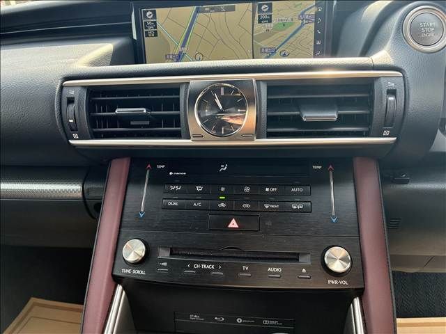 LEXUS IS200t