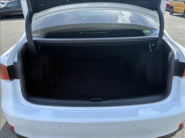 LEXUS IS200t