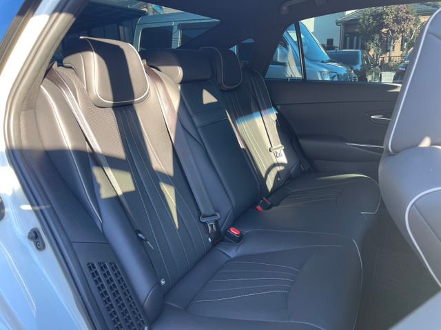 CROWN sedan hybrid