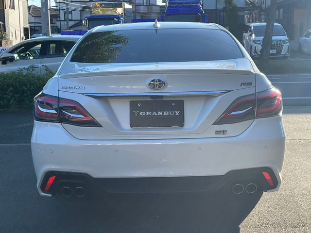 CROWN sedan hybrid