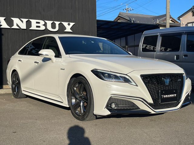 CROWN sedan hybrid