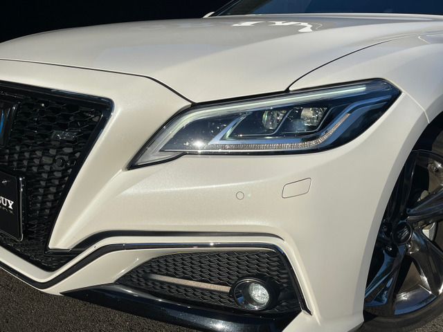 CROWN sedan hybrid