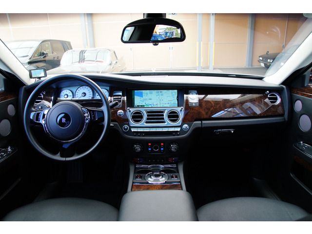 ROLLS-ROYCE
