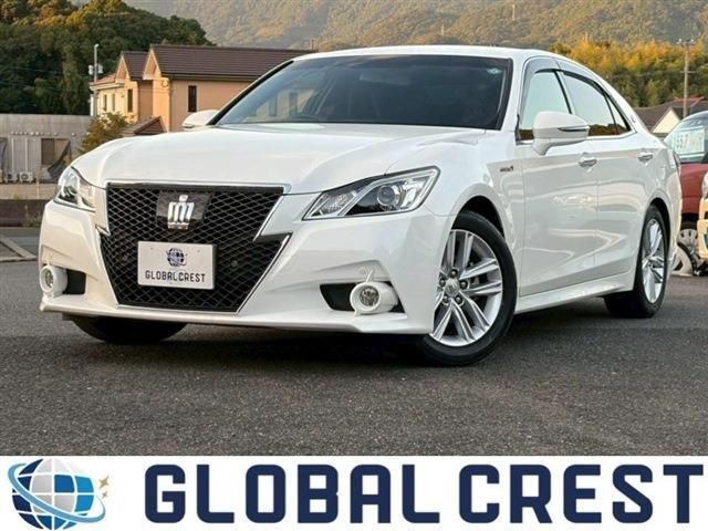 CROWN sedan hybrid