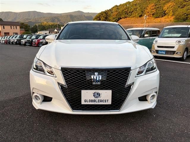 CROWN sedan hybrid