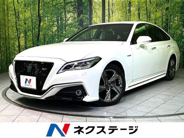 CROWN sedan hybrid