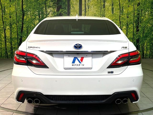 CROWN sedan hybrid