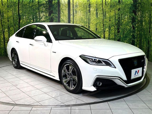 CROWN sedan hybrid