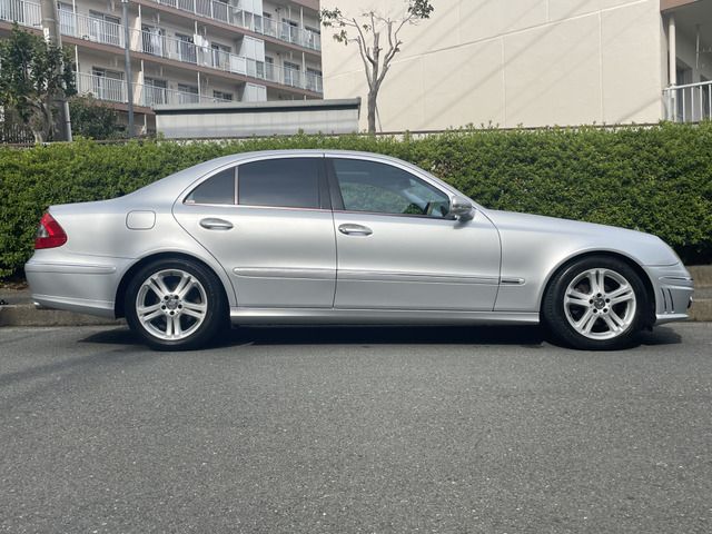 MERCEDES BENZ E-Class sedan