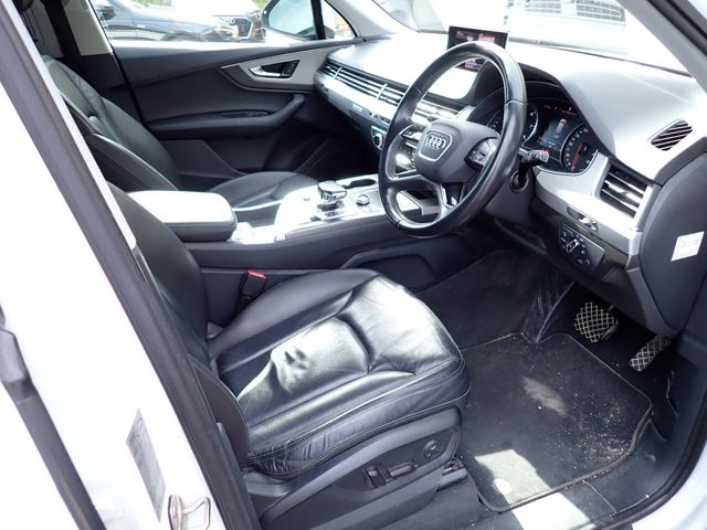 AUDI  Q7