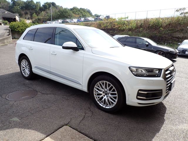AUDI  Q7