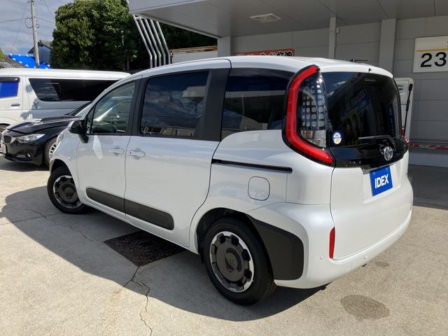 SIENTA HYBRID