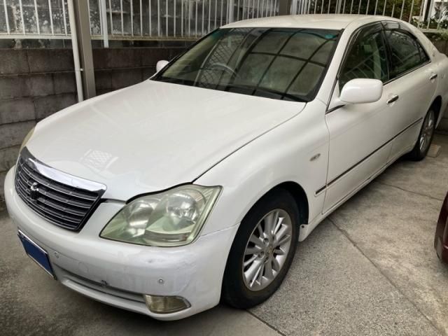 CROWN sedan
