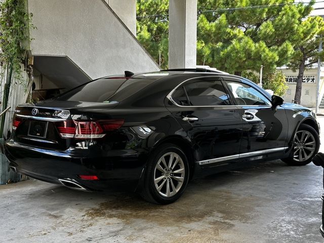 LEXUS LS600hL