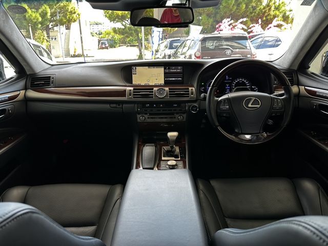 LEXUS LS600hL