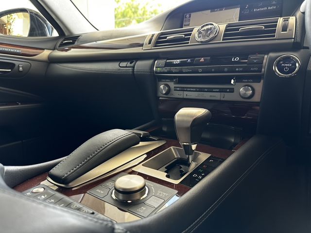 LEXUS LS600hL