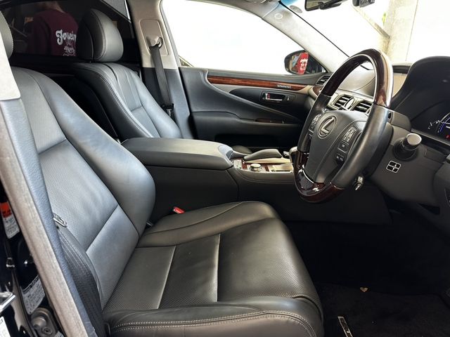 LEXUS LS600hL