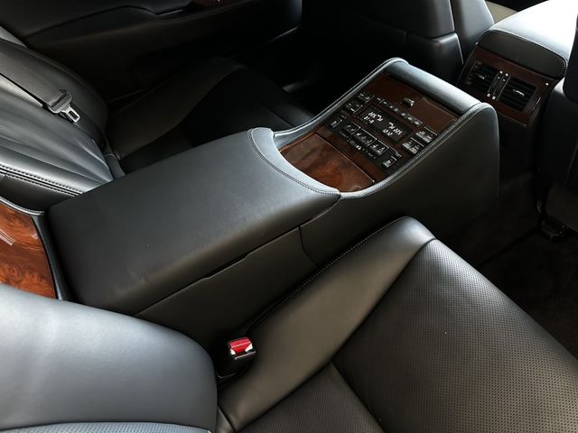 LEXUS LS600hL