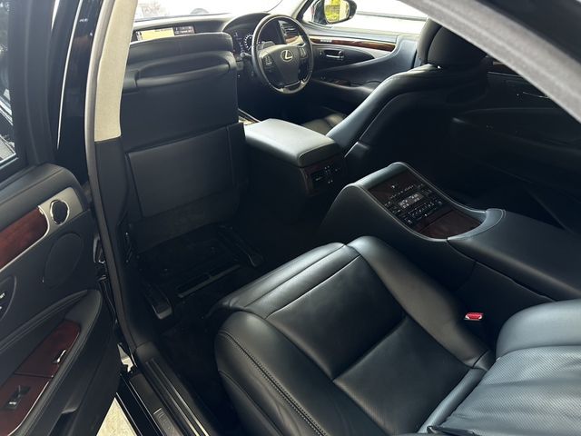LEXUS LS600hL