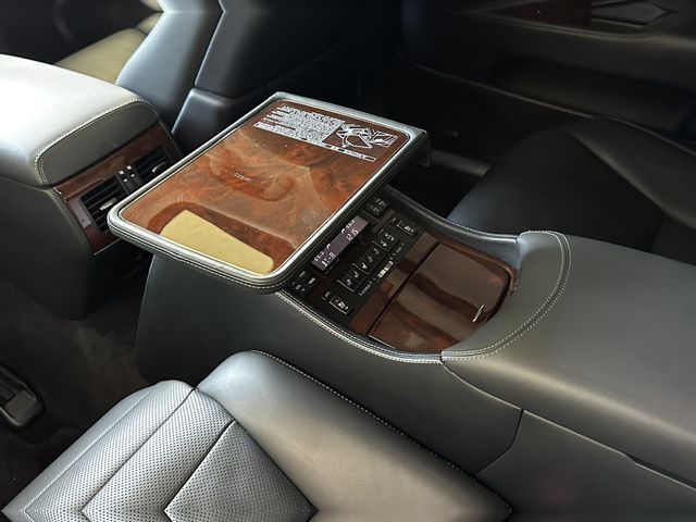 LEXUS LS600hL
