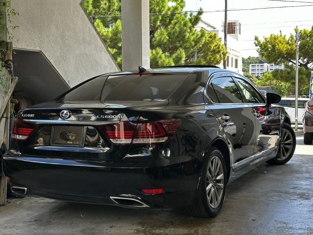 LEXUS LS600hL