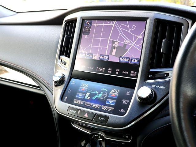 CROWN sedan hybrid