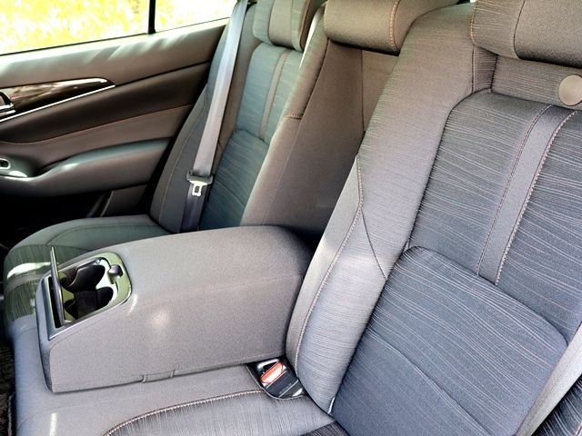 CROWN sedan hybrid