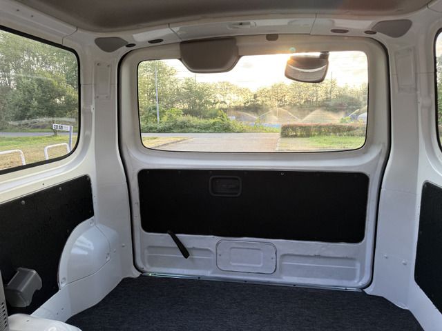 NV350 CARAVAN 4WD
