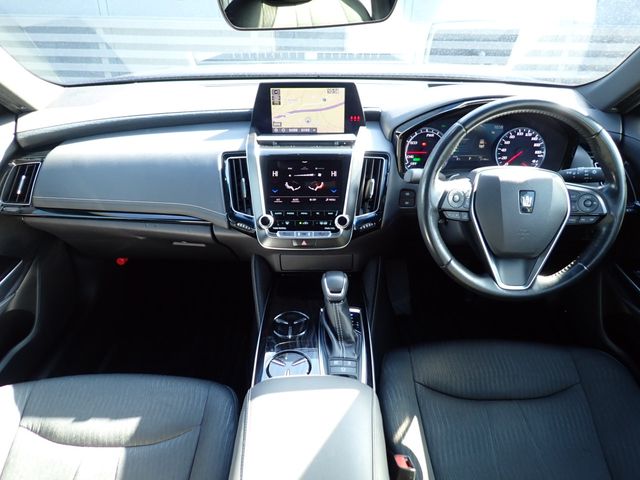 CROWN sedan hybrid