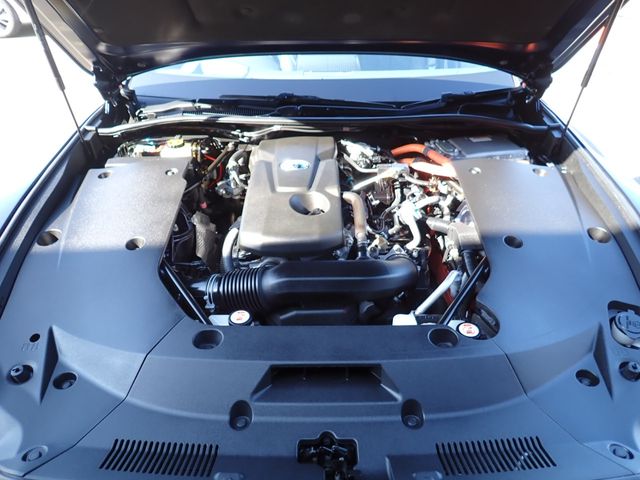 CROWN sedan hybrid