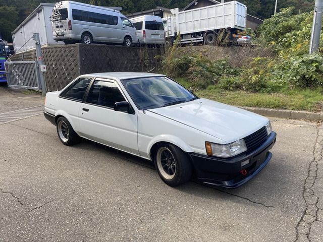 COROLLA LEVIN