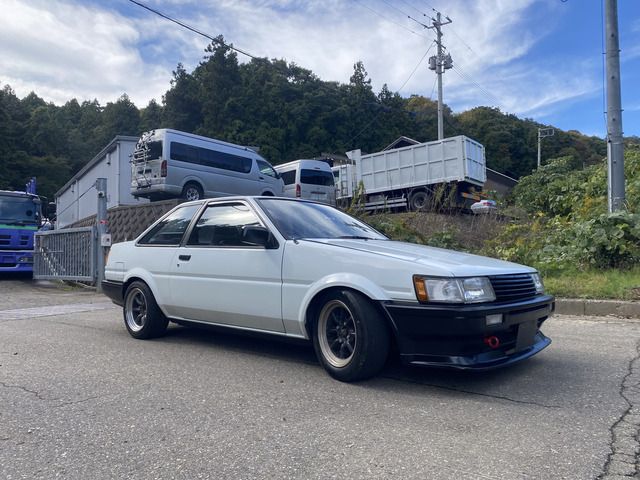 COROLLA LEVIN