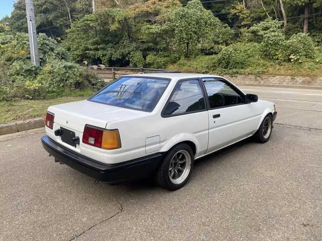 COROLLA LEVIN