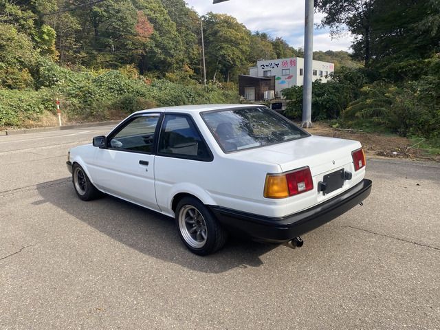 COROLLA LEVIN