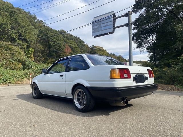 COROLLA LEVIN