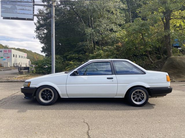 COROLLA LEVIN