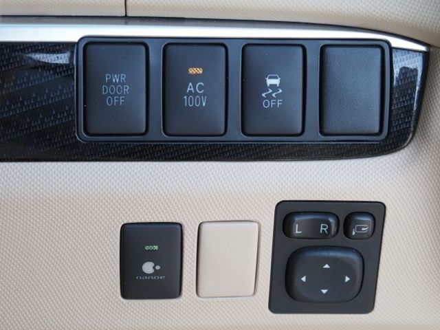 ESTIMA HYBRID 4WD