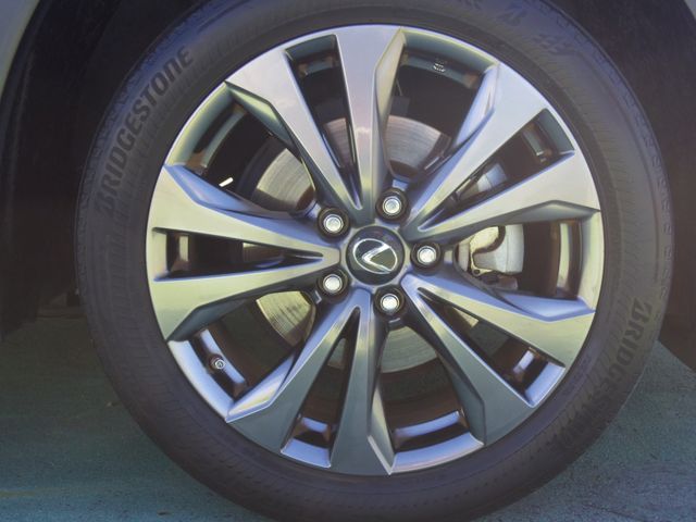 LEXUS UX200