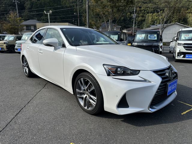 LEXUS IS200t