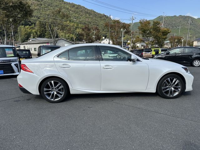 LEXUS IS200t